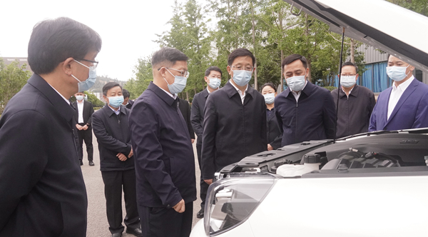 云南省委副书记、、省长王予波带队到 新宝GG动力开展调研