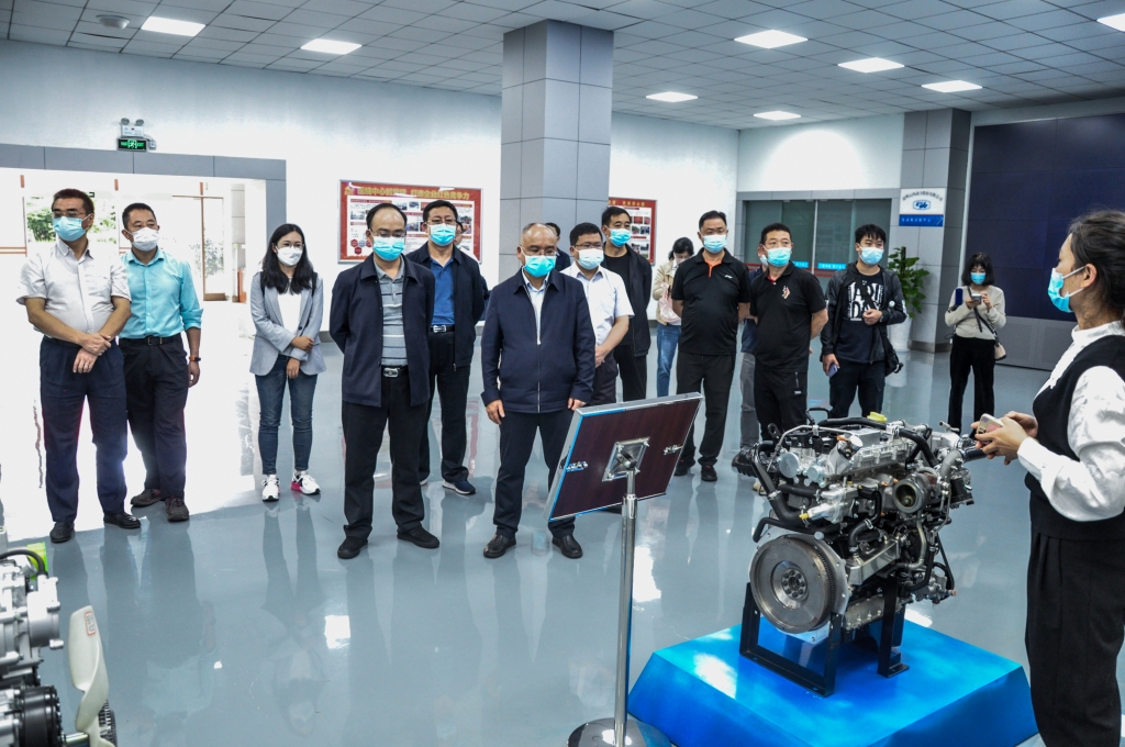 昆明市人大常委会相关向导到新宝GG动力开展调研